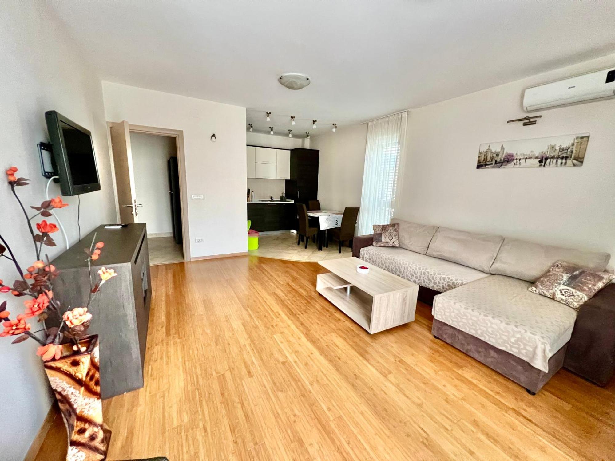 Apartments Nirgilija Tivat Eksteriør bilde